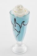 Milk Shake Azul Celeste com Creme
